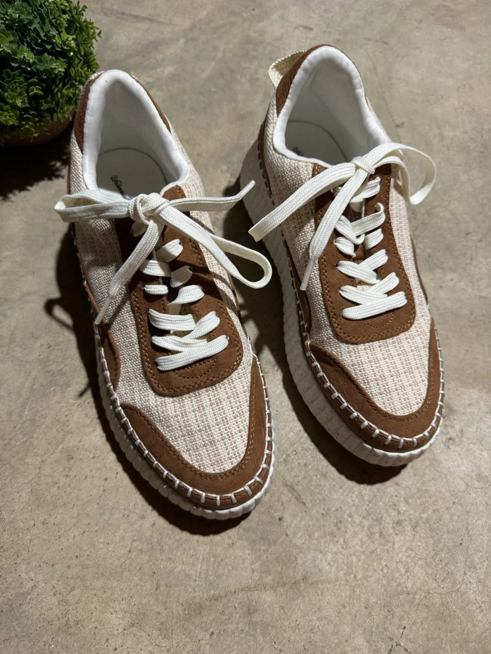 Universal Thread Platform Plaid Sneakers Women’s Size 8 Cream Tan Fall Comfy